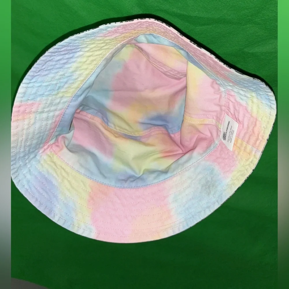 BOBS reversible bucket hat by Sketchers excellent condition dog faces